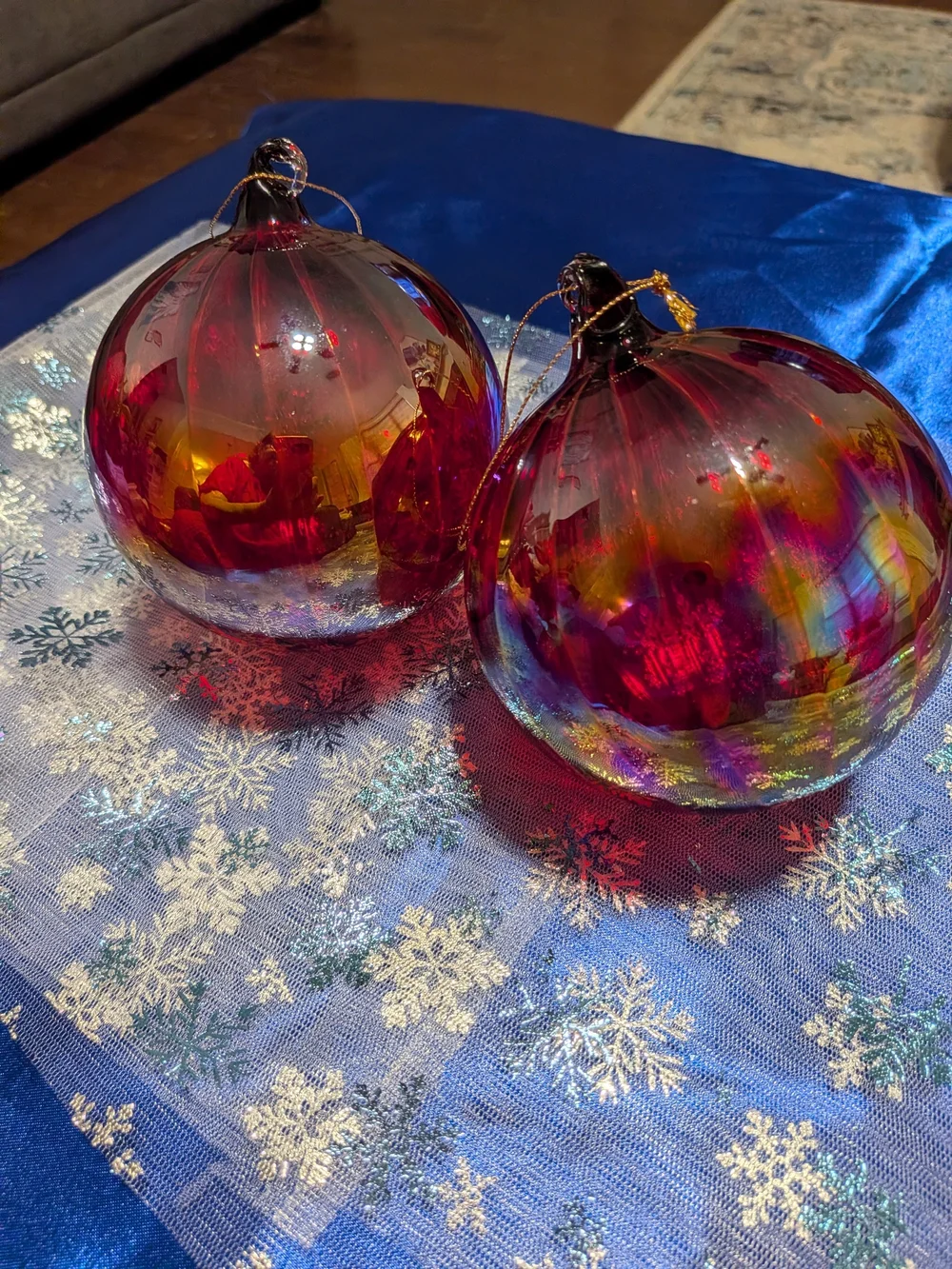 Large Red Iridescent Art Glass Round Christmas Ornaments Set Of 2 4